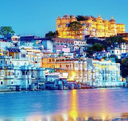 rajasthan-india-udaipur-fortress-by-night-2